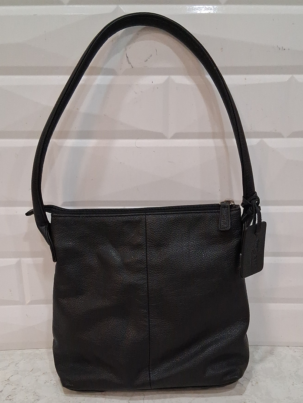 The Sak Vintage Black Pebbled Leather Slouchy Hobo Shoulder Bag Center Seam
